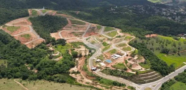 Terreno / Lote / Condomínio à venda, 600m² no Centro, Cabreúva
