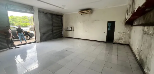 Galpão / Depósito / Armazém à venda, 240m² no Icuí-Guajará, Ananindeua