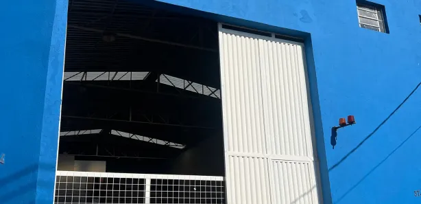 Galpão / Depósito / Armazém com 1 Quarto à venda, 360m² no Parque das Gameleiras, Uberaba