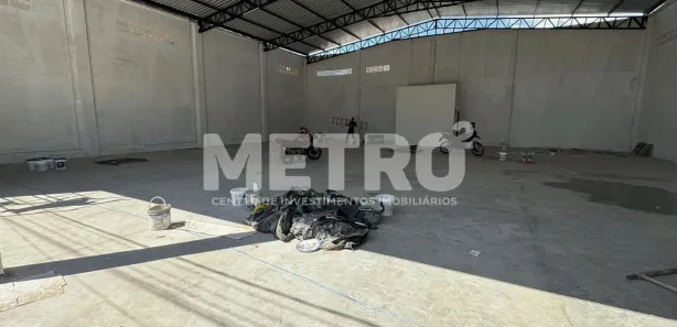 Galpão / Depósito / Armazém à venda, 440m² no Jardim Maravilha, Petrolina