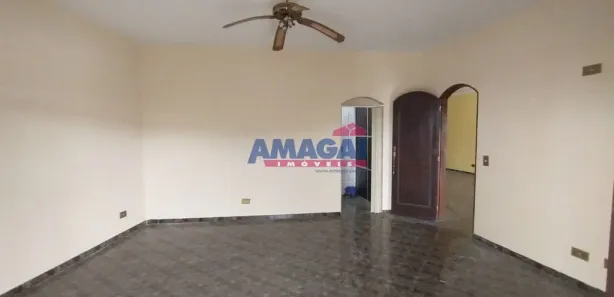 Sobrado com 4 Quartos à venda, 297m² no Centro, Igaratá