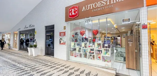 Loja / Salão / Ponto Comercial à venda, 60m² no Água Verde, Curitiba