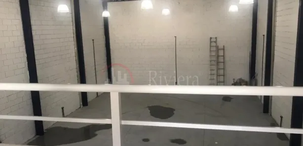Galpão / Depósito / Armazém à venda, 250m² no Varadouro, São Sebastião