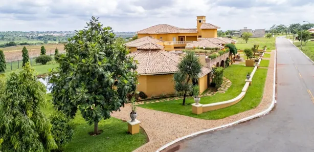 Casa de Condomínio com 4 Quartos à venda, 1100m² no Setor Central, Hidrolândia