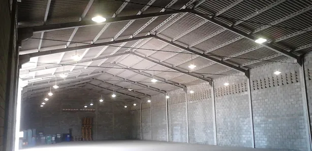 Galpão / Depósito / Armazém com 5 Quartos para alugar, 2715m² no BNH, Mesquita