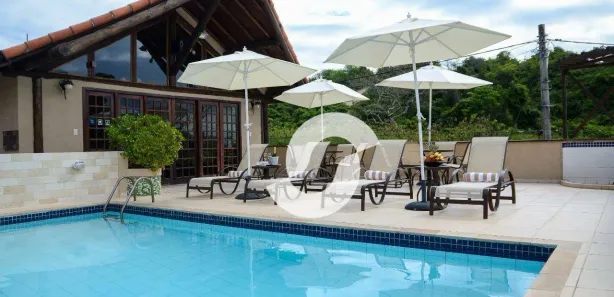 Hotel / Motel / Pousada com 20 Quartos à venda, 1200m² no Itaipu, Niterói