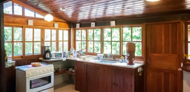 Fazenda / Sítio / Chácara com 4 Quartos à venda, 200m² no Santo Antônio, Duque de Caxias