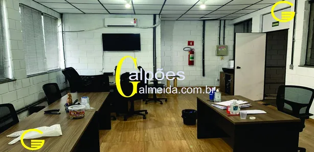Galpão / Depósito / Armazém para alugar, 600m² no Piratininga, Osasco