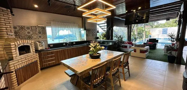 Sobrado com 4 Quartos à venda, 750m² no Centro, Igaratá