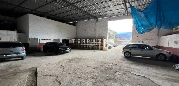 Galpão / Depósito / Armazém para alugar, 200m² no São Pedro, Teresópolis