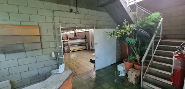 Prédio Inteiro para alugar, 1050m² no Bingen, Petrópolis