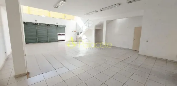 Prédio Inteiro para alugar, 375m² no Centro, Pindamonhangaba