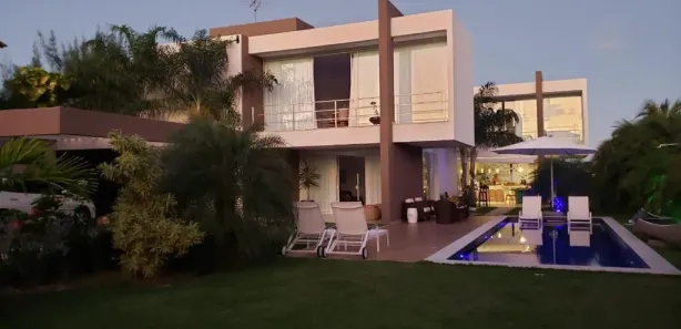 Casa de Condomínio com 4 Quartos para alugar, 850m² no Busca Vida (Abrantes), Camaçari