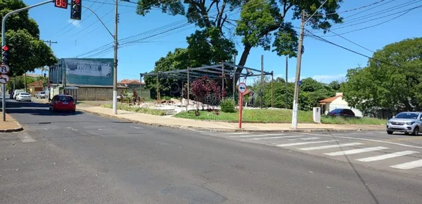 Terreno / Lote / Condomínio para alugar, 1519m² no Vila Sedenho, Araraquara