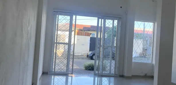 Conjunto Comercial / Sala para alugar, 35m² no Areias, Camboriú