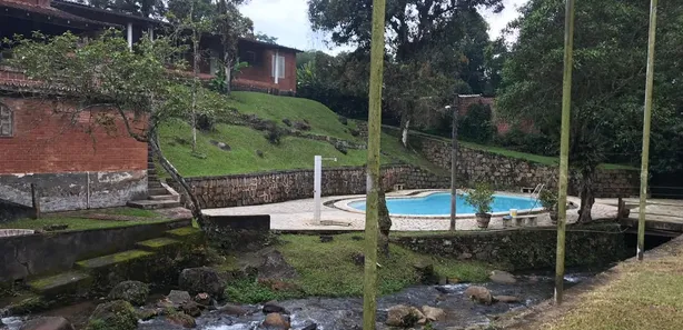 Fazenda / Sítio / Chácara com 4 Quartos à venda, 6000m² no Corujas, Guapimirim