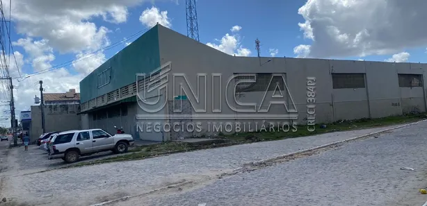 Galpão / Depósito / Armazém à venda, 2100m² no Rosa Elze, São Cristóvão
