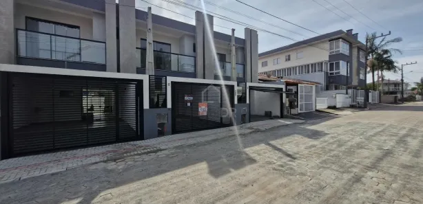 Sobrado com 3 Quartos à venda, 123m² no Itacolomi, Balneário Piçarras
