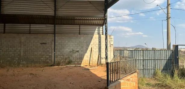 Galpão / Depósito / Armazém para venda ou aluguel, 1300m² no Vila Íris, Santa Luzia