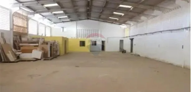Galpão / Depósito / Armazém para alugar, 850m² no Candelária, Natal