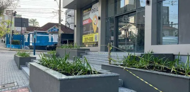 Prédio Inteiro para alugar, 2139m² no Tarumã, Curitiba