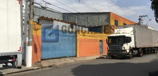 Galpão / Depósito / Armazém para alugar, 915m² no Piraporinha, Diadema