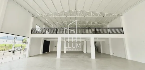 Galpão / Depósito / Armazém para alugar, 582m² no Santa Regina, Camboriú
