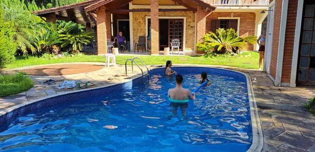 Casa de Condomínio com 3 Quartos para venda ou aluguel, 1547m² no Jardim dos Ipês, Embu das Artes