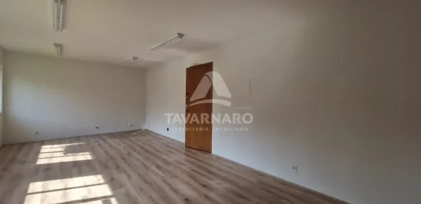 Conjunto Comercial / Sala para alugar, 48m² no Centro, Irati