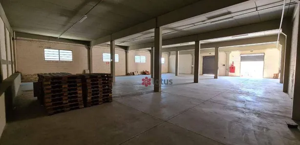 Galpão / Depósito / Armazém para venda ou aluguel, 1200m² no Chácara do Solar I (Fazendinha), Santana de Parnaíba