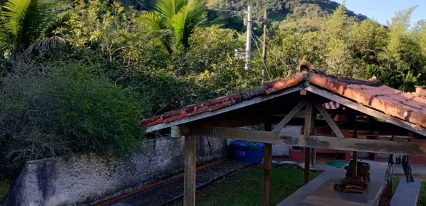 Fazenda / Sítio / Chácara com 2 Quartos à venda, 200m² no , Piraí