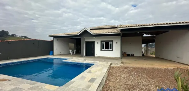 Fazenda / Sítio / Chácara com 3 Quartos à venda, 1300m² no , Mairinque