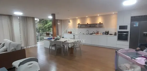 Casa de Condomínio com 3 Quartos à venda, 235m² no Corrêas, Petrópolis