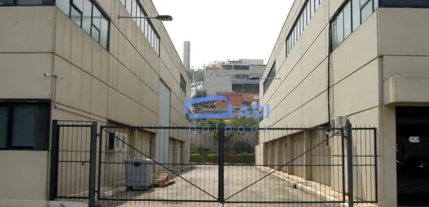 Galpão / Depósito / Armazém para alugar, 750m² no Quitaúna, Osasco