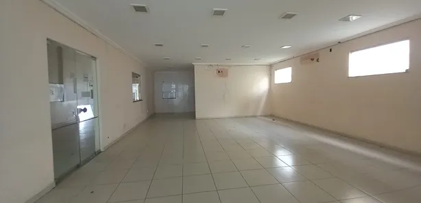 Loja / Salão / Ponto Comercial para alugar, 300m² no São João, Feira de Santana