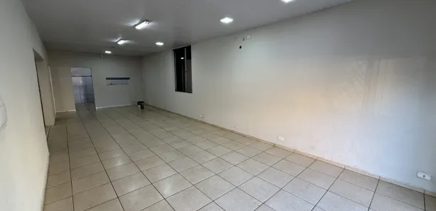 Loja / Salão / Ponto Comercial com 3 Quartos para alugar, 100m² no Monjolo, Foz do Iguaçu
