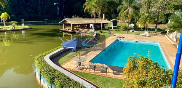 Fazenda / Sítio / Chácara com 6 Quartos à venda, 1500m² no , Mairinque