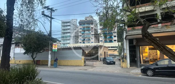 Galpão / Depósito / Armazém para alugar, 180m² no Várzea, Teresópolis