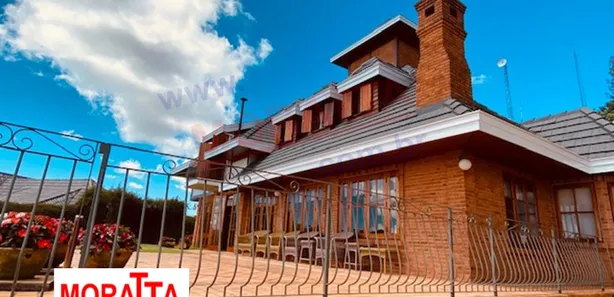 Casa de Condomínio com 5 Quartos para venda ou aluguel, 700m² no , Campos do Jordão