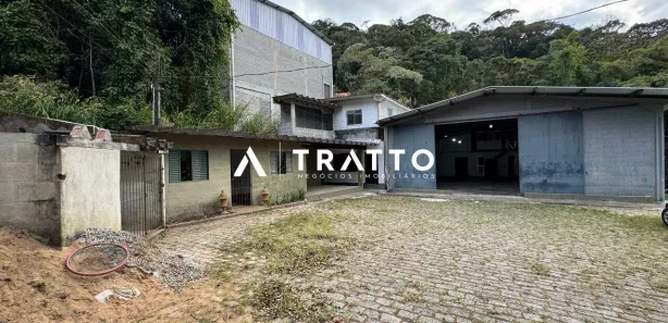 Galpão / Depósito / Armazém para alugar, 319m² no Meudon, Teresópolis