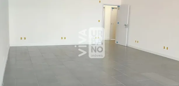 Conjunto Comercial / Sala para alugar, 51m² no Aterrado, Volta Redonda