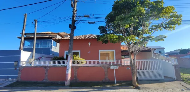 Casa de Condomínio com 3 Quartos para alugar, 122m² no Ogiva, Cabo Frio
