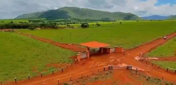 Fazenda / Sítio / Chácara com 5 Quartos à venda, 1380m² no Área Rural de Formosa, Formosa