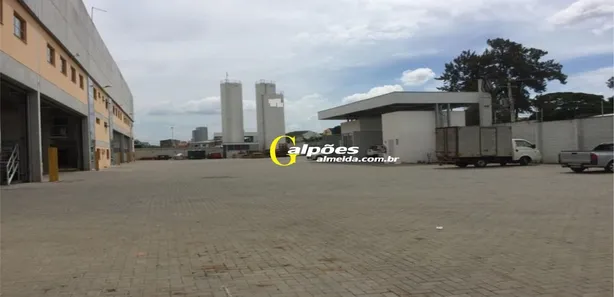 Galpão / Depósito / Armazém para alugar, 2400m² no Vila Sul Americana, Carapicuíba
