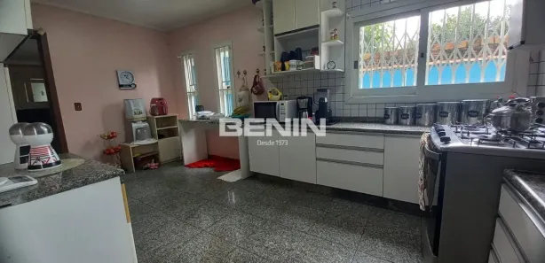 Sobrado com 4 Quartos à venda, 250m² no Niterói, Canoas