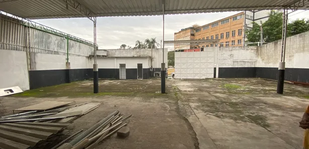 Galpão / Depósito / Armazém à venda, 2000m² no Vigário Geral, Rio de Janeiro
