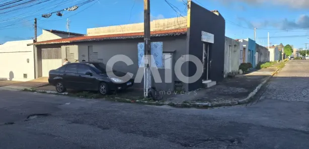 Casa com 2 Quartos à venda, 220m² no Candelária, Natal