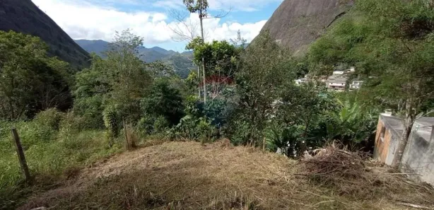 Terreno / Lote / Condomínio à venda, 300m² no Retiro, Petrópolis