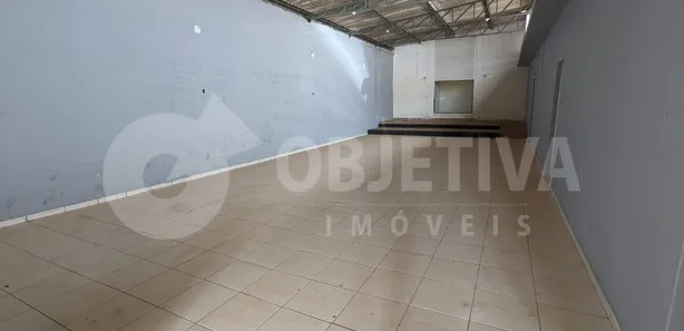 Galpão / Depósito / Armazém com 7 Quartos à venda, 370m² no Custódio Pereira, Uberlândia