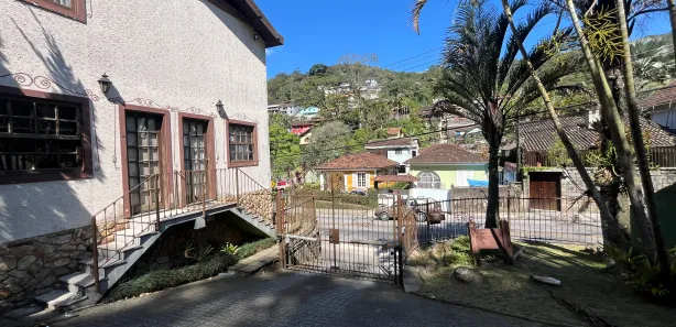 Casa de Condomínio com 1 Quarto para alugar, 40m² no Castelanea, Petrópolis